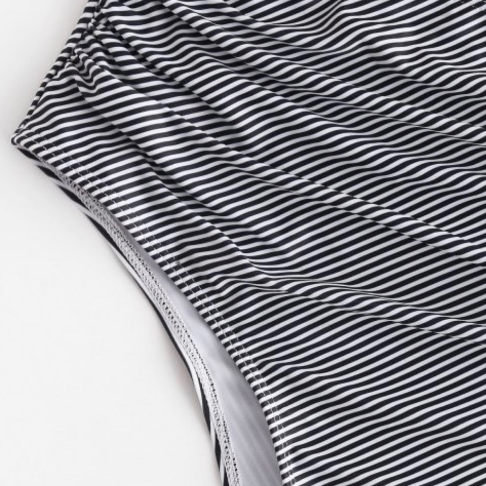 🖤😍 Striped High Cut Ruched Bikini Bottom 😍🖤 - Picture 3 of 6